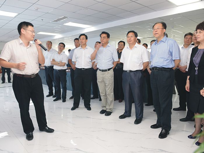 安徽省委常委、合肥市委书记吴存荣，合肥市党政代表团一行莅临我集团参观考察