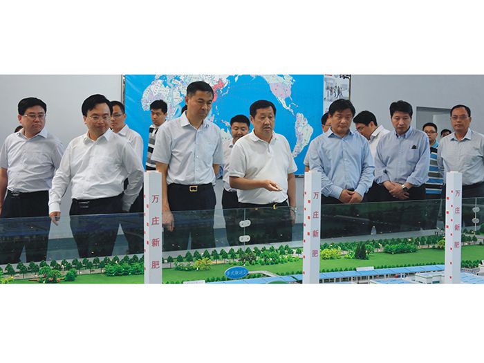 安阳市委书记李公乐（左三）上任伊始即赴好色先生APP下载安装调研